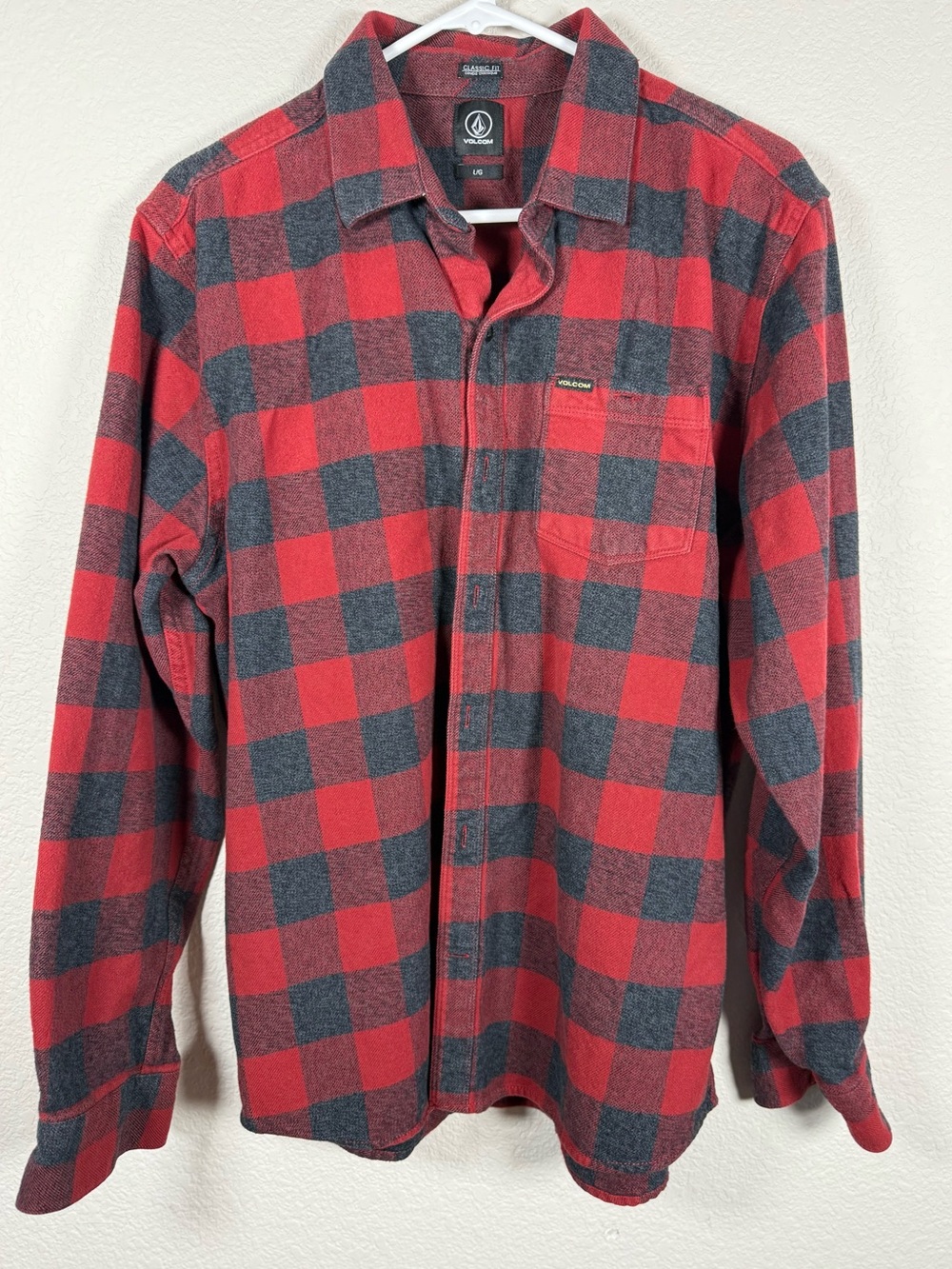 Volcom Men’s Red and Gray Buffalo Check Button-Down Flannel 🧡⭐️